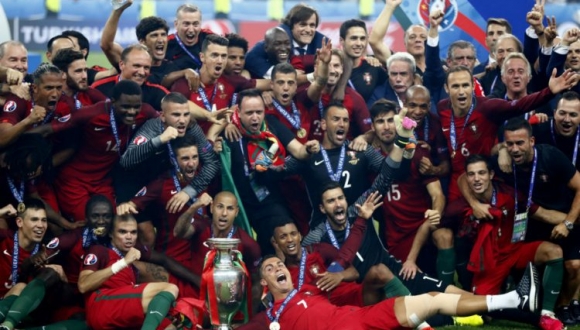大赛首冠！葡萄牙获得2016欧洲杯冠军！